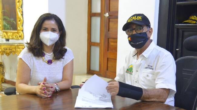 Diana Villalba Vallejo, nueva secretaria de Hacienda y el alcalde William Dau