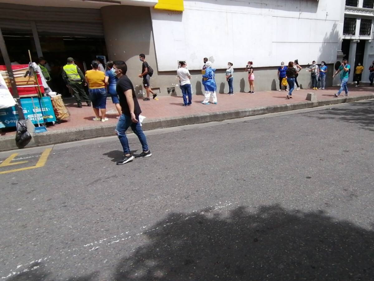 Comercio empieza a mirar el tercer día sin IVA