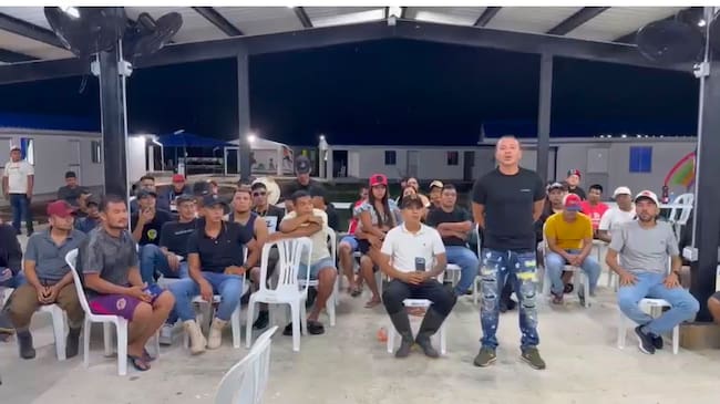 Hombres y mujeres que decidieron permanecer en la ZUT en Putumayo