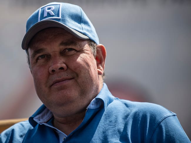 Peruvian far-right presidential candidate Rafael Lopez Aliaga of Renovacion Nacional party, gestures during a campaign rally at the Gamarra textile emporium in Lima on March 27, 2021. Peru will hold general elections next April 11. (Photo by ERNESTO BENAVIDES / AFP)
