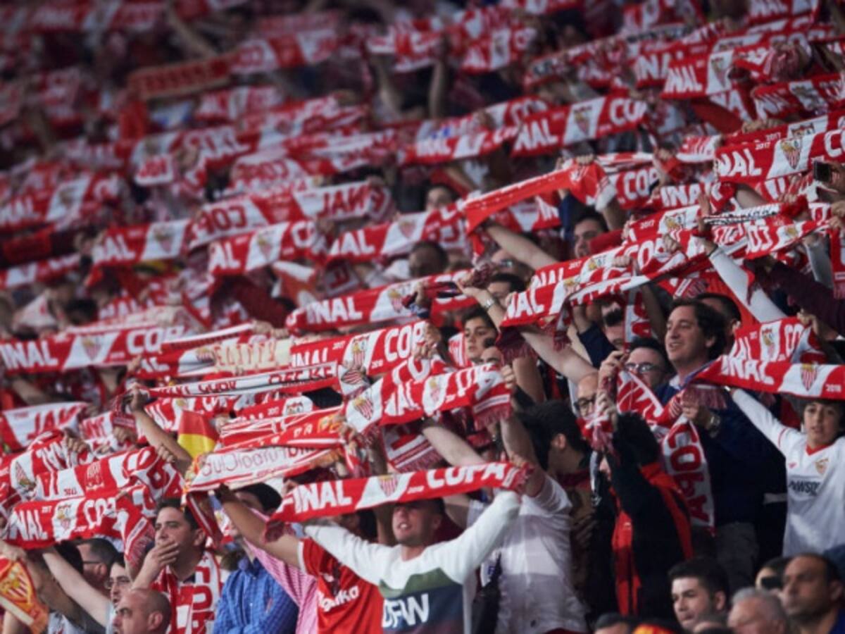 Hinchas de Sevilla piden renuncia del presidente por "fracaso" ante Barça