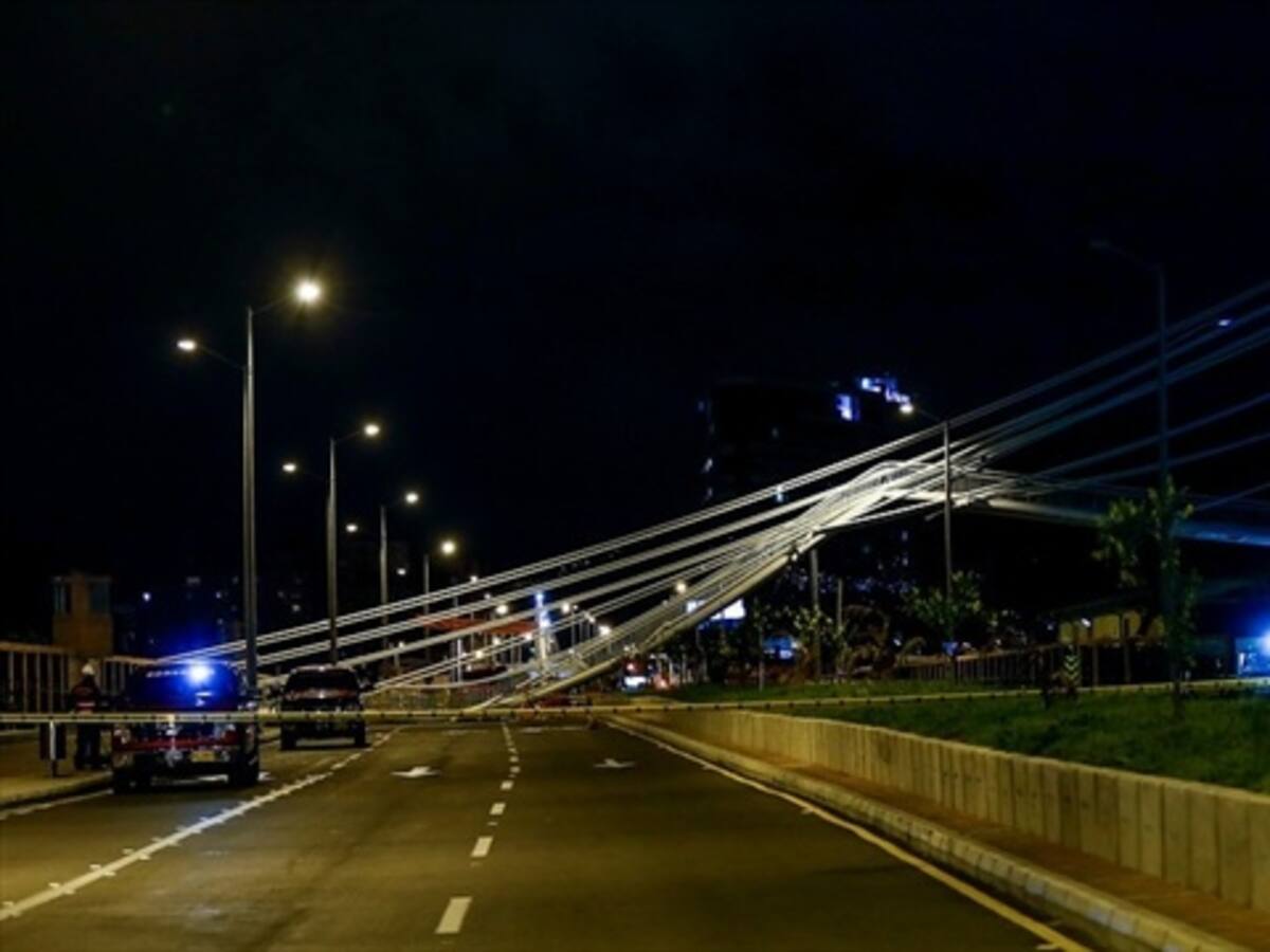 Próxima semana sería reabierta la carrera 11 tras retirar puente colapsado
