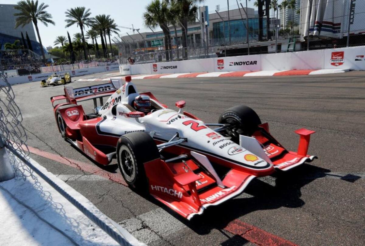 El piloto bogotano consiguió su decimotercer triunfo en la IndyCar en el inicio de la temporada 2015 en San Petersburgo. Montoya superó a su compañero de escudería Will Power, quien terminó segundo. El tercero fue Tony Kanaan.