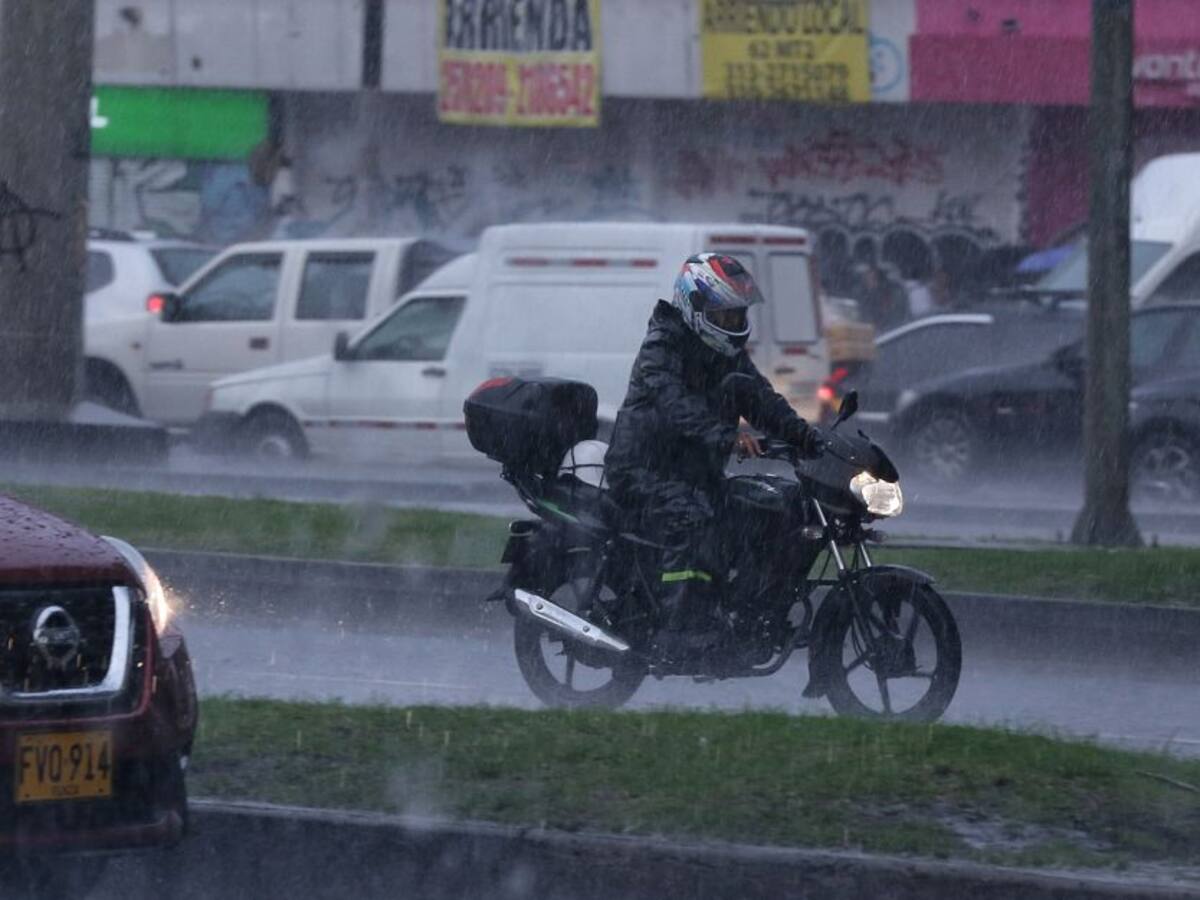 Tarde del domingo de elecciones estará pasada por lluvias, según el Ideam