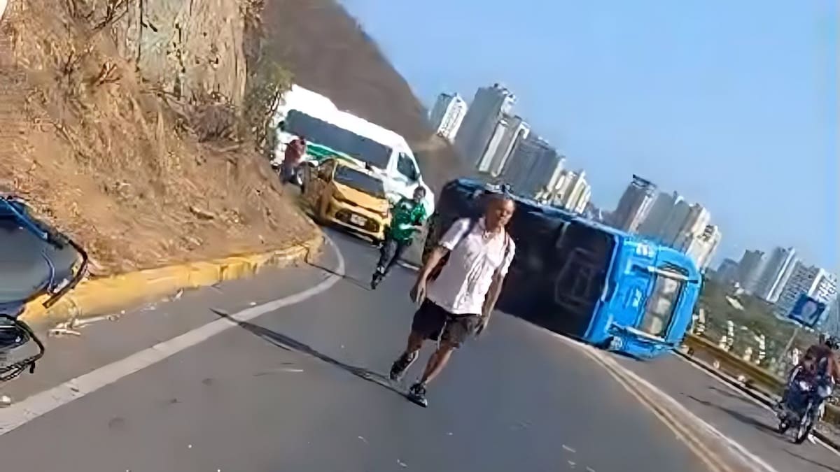 Varias personas resultaron heridas tras el volcamiento de un bus en el Ziruma