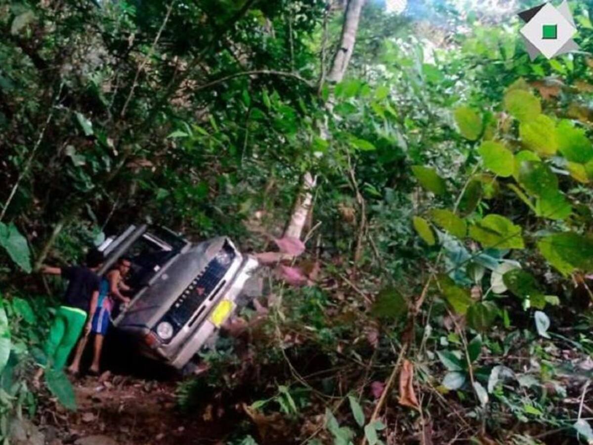 Vehículo rodó por un abismo en zona rural de Ibagué