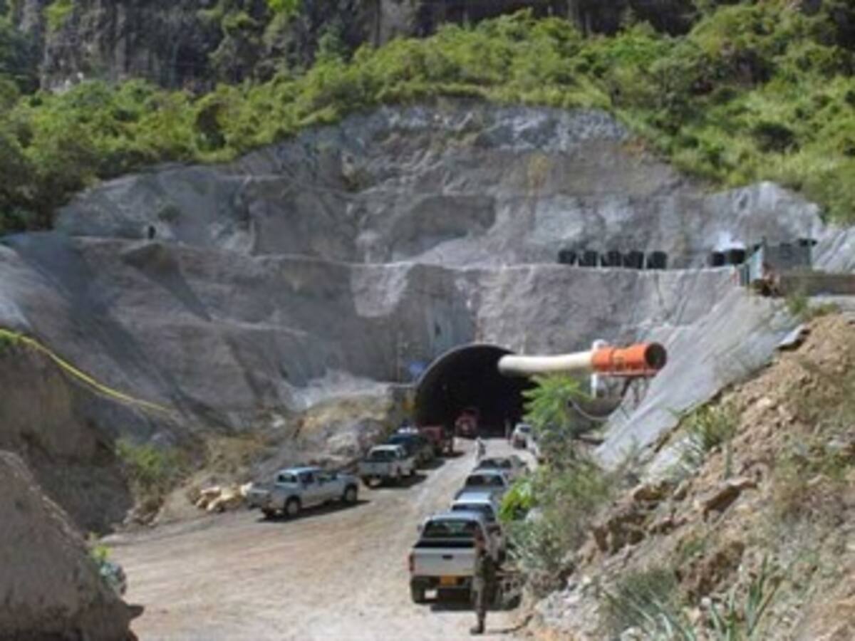Por contaminación ambiental ordenan cambio de vertimientos de obras en Túnel de La Línea