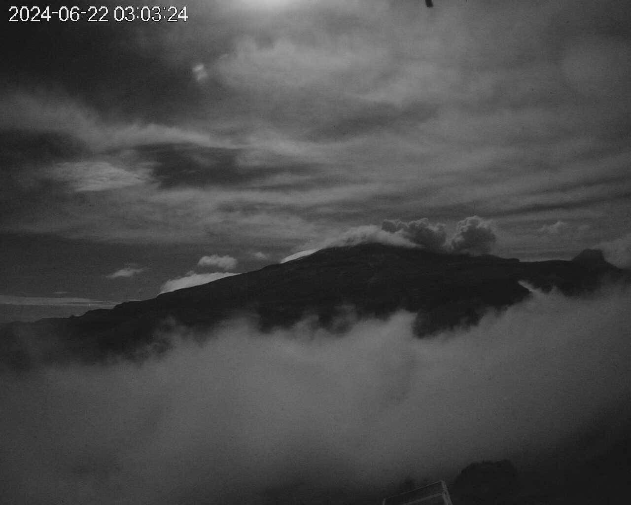 Imagen nocturna del Volcán Nevado del Ruiz - Servicio Geológico Colombiano