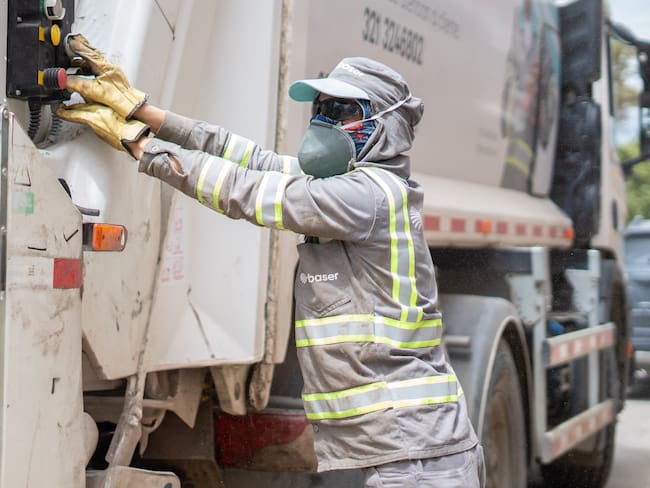 Urbaser implementa horarios nocturnos y nuevos días de recolección en varios sectores de Duitama para mejorar el servicio y reducir la congestión diurna.