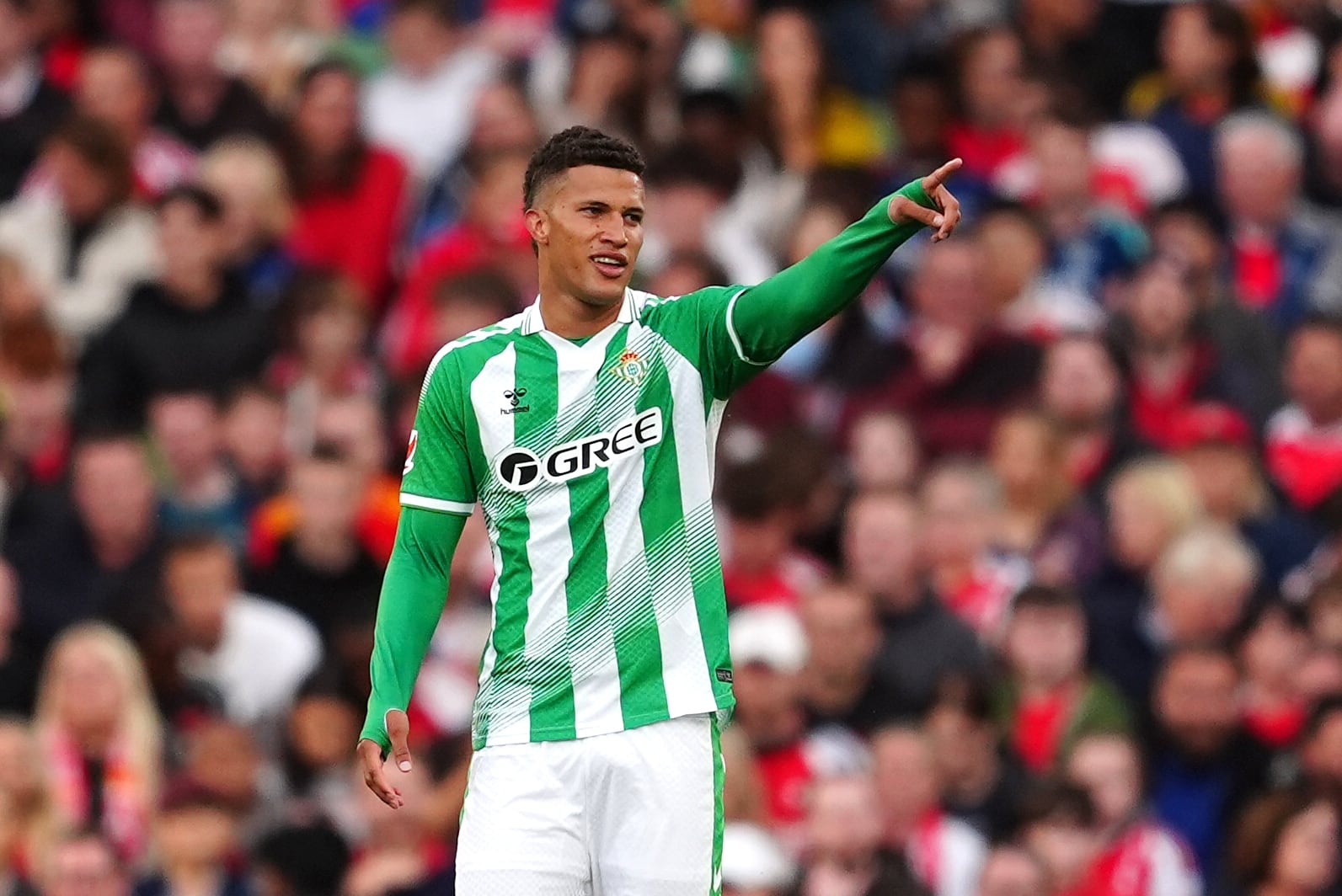 Nelson Deossa marcó un golaz y dio asistencia para la victoria de Real Betis ante Arsenal: veálo acá. (Photo by Brian Lawless/PA Images via Getty Images)