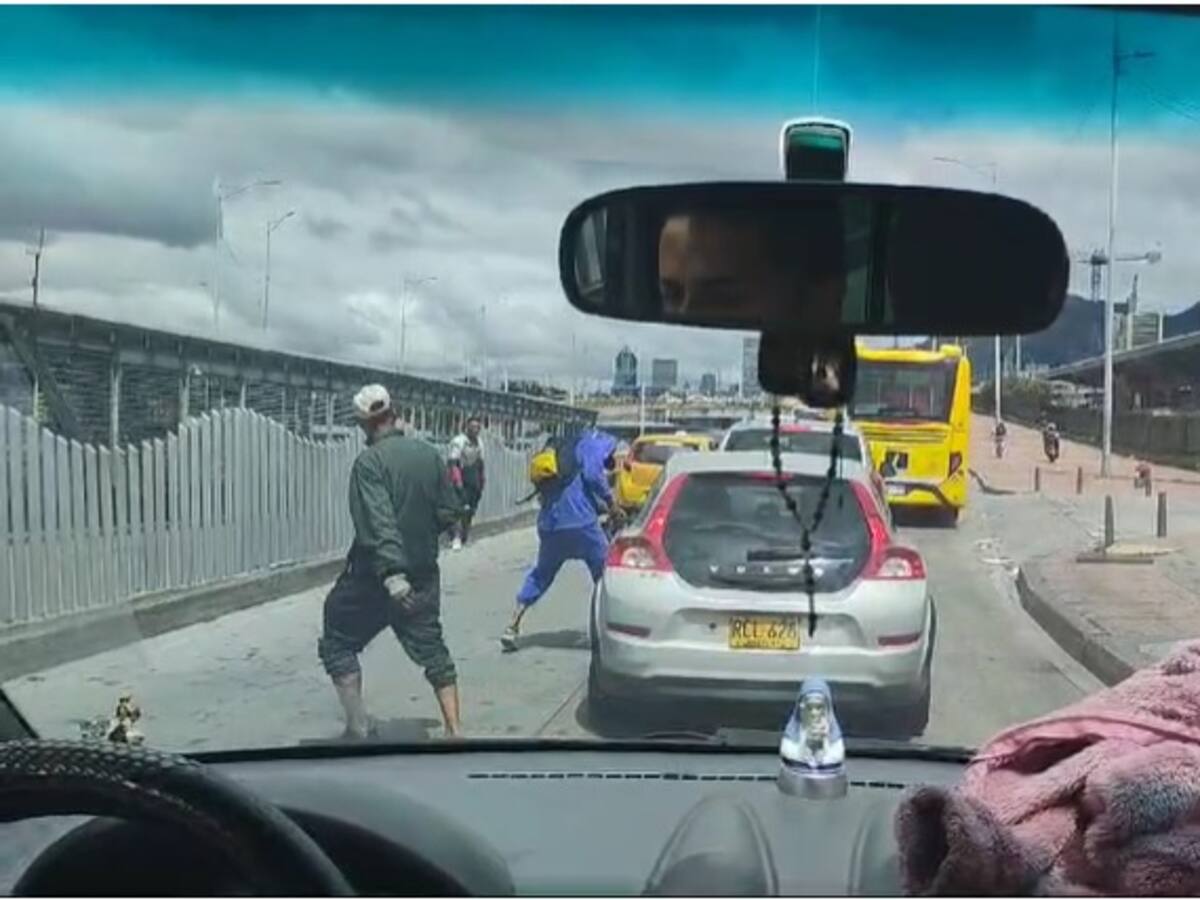 Inseguridad en Bogotá: Delincuentes aprovechan trancones para asaltar vehículos