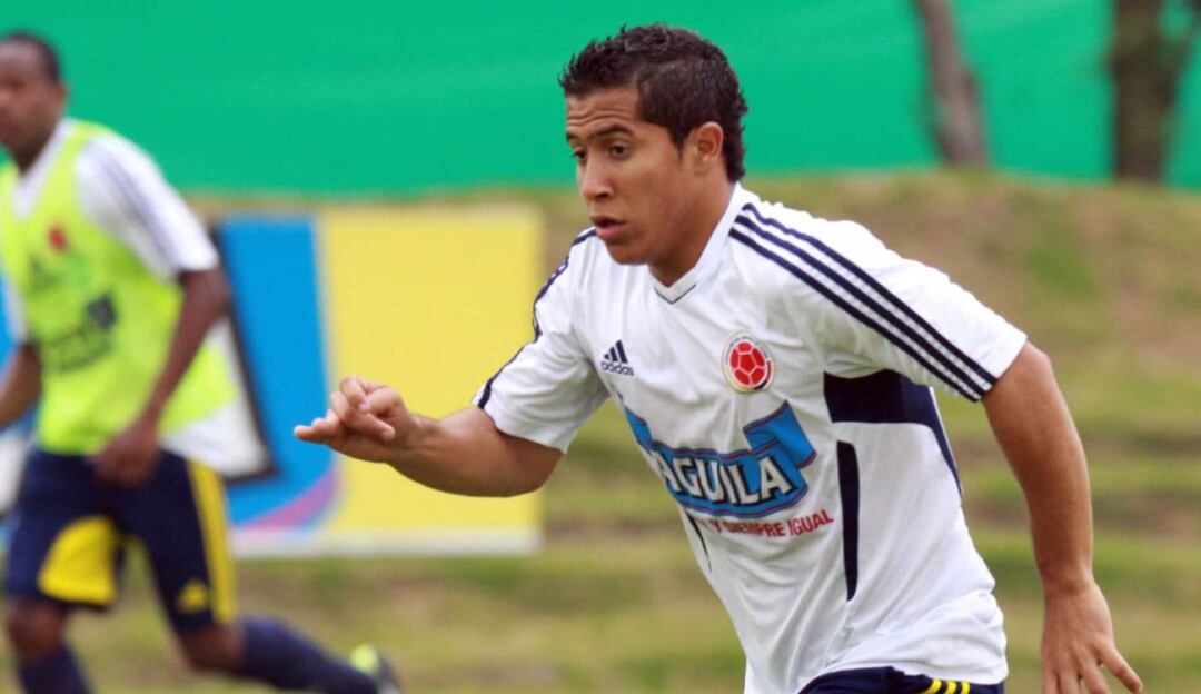 El volante colombiano junto a otros futbolistas y familia, han entregado más de 1800 mercados a las personas más necesitadas en 'La Arenosa'