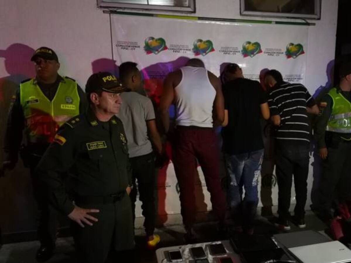 Fiscalía envía a la cárcel a capturados luego de asalto a tienda Juan Valdez
