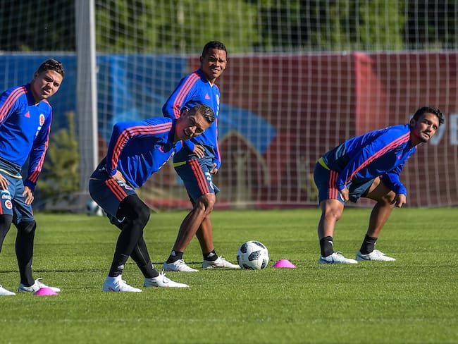 Juan Fernando Quintero y Carlos Bacca en la Selección Colombia. (Photo by LUIS ACOSTA / AFP) (Photo credit should read LUIS ACOSTA/AFP via Getty Images)