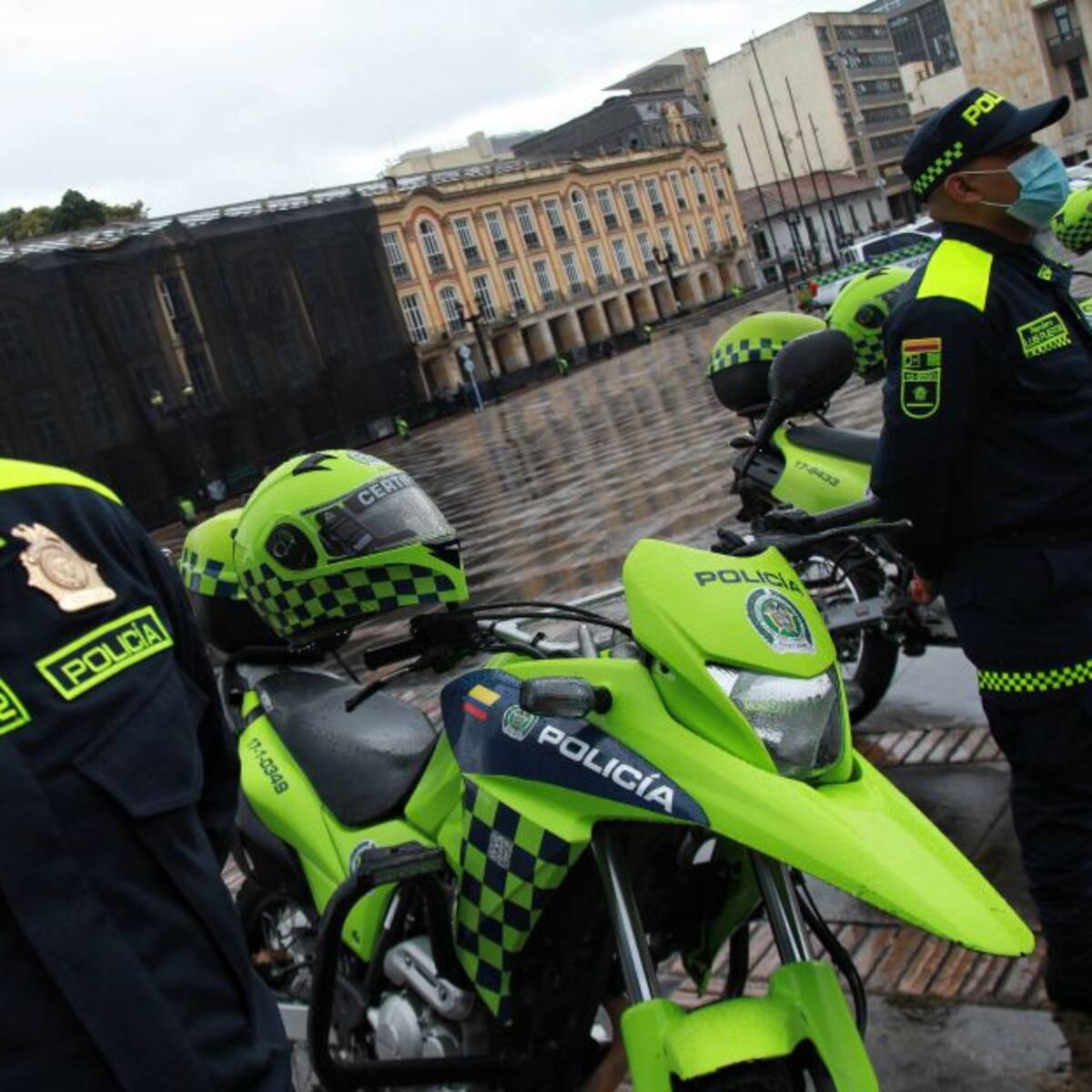 Policía dice que plan piloto de nuevos uniformes no tiene costo