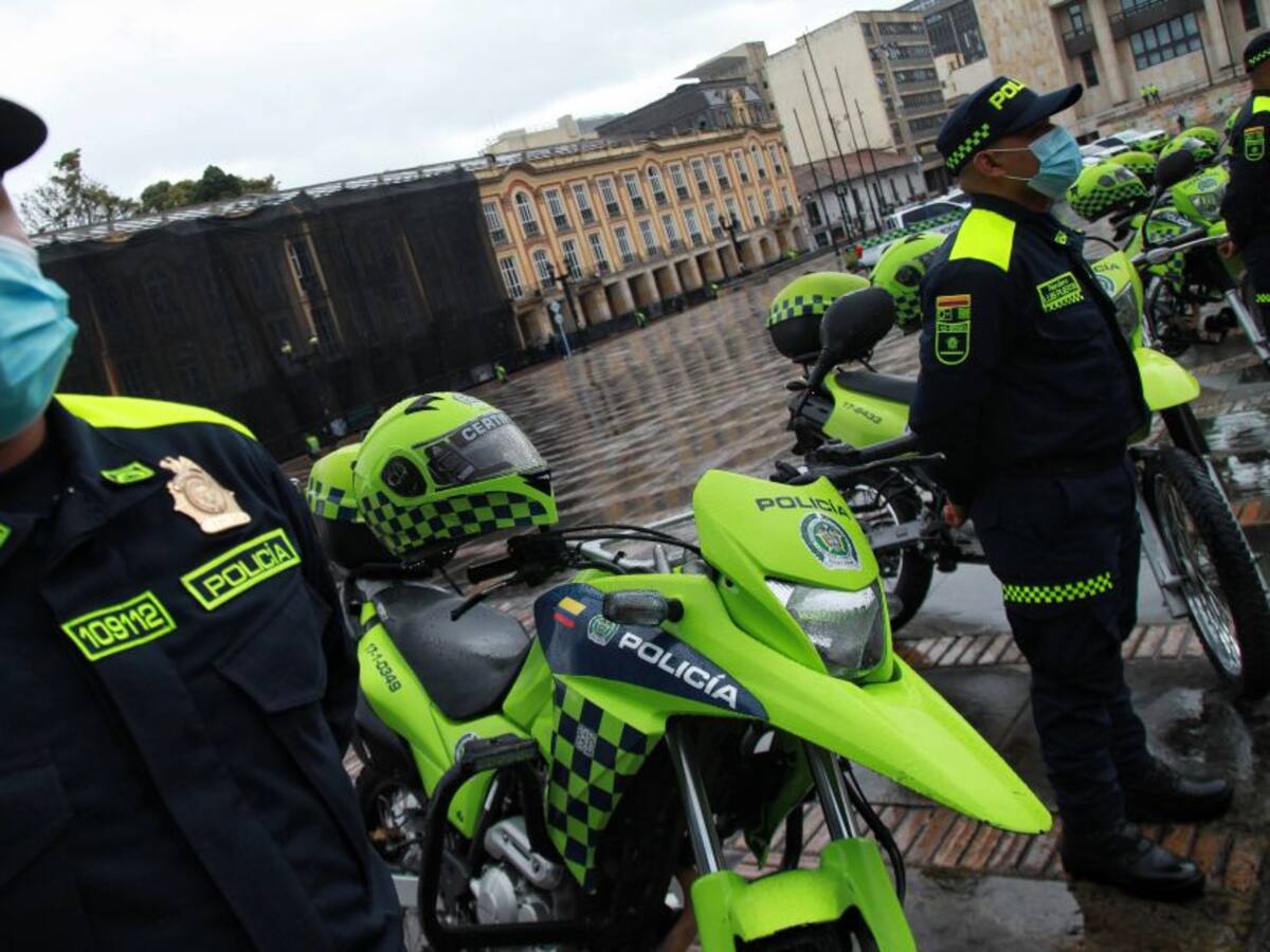Policía dice que plan piloto de nuevos uniformes no tiene costo
