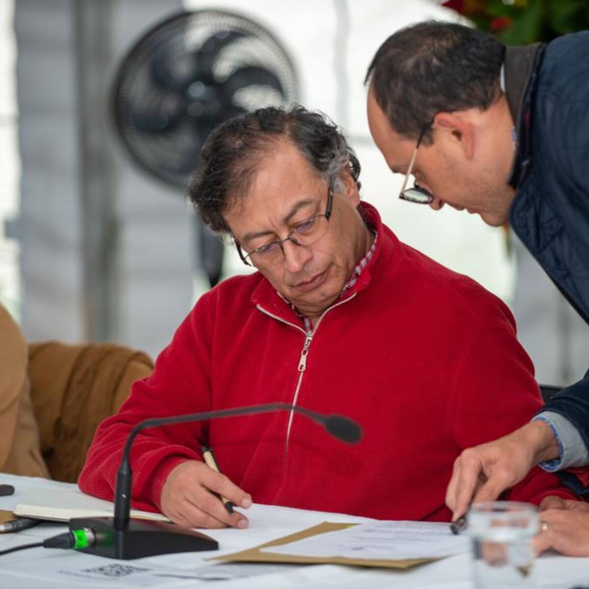 Gustavo Petro defiende polémicas compras para casas privadas de la Presidencia