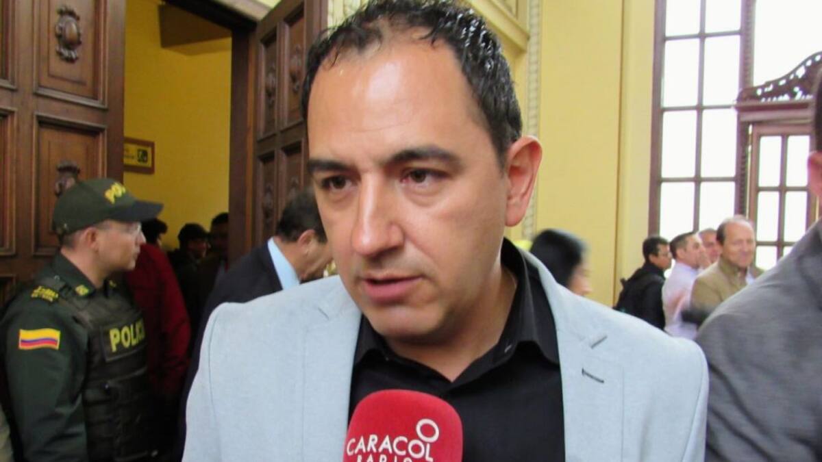 Concejal denuncia a transportador ilegal. Caracol Radio dialoga con ambos