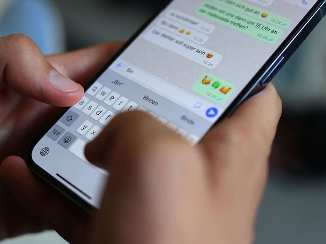 Chat de WhatsApp. (Photo by Karl-Josef Hildenbrand/picture alliance via Getty Images)