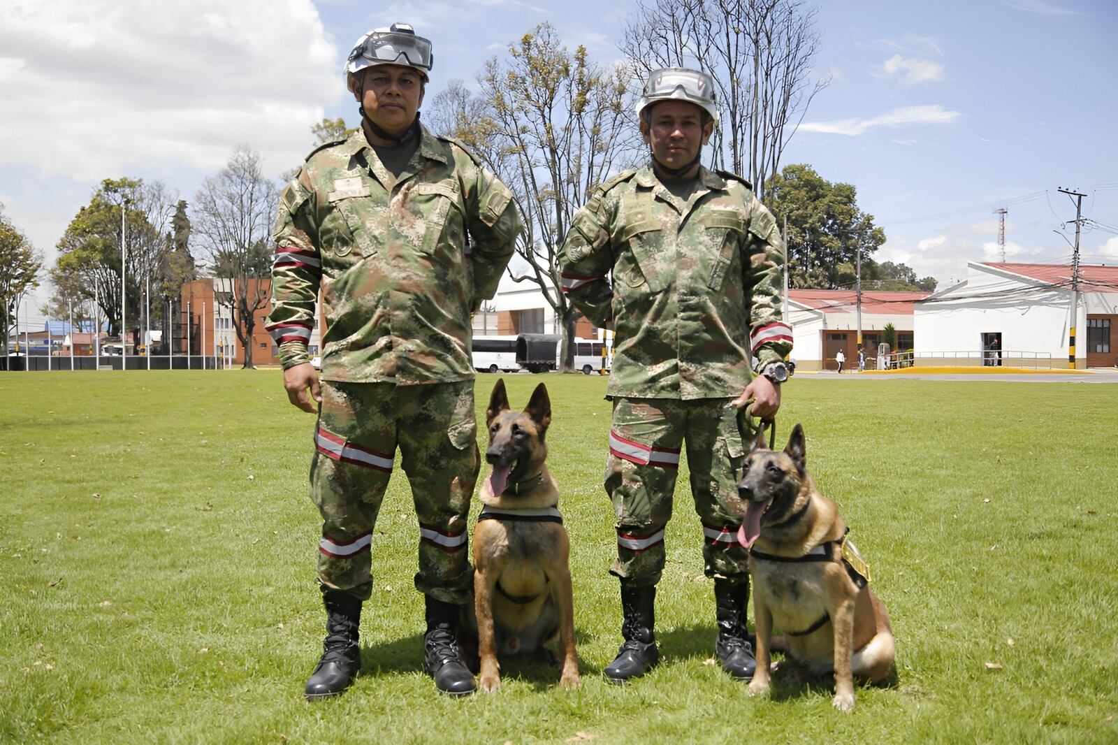 Binomios caninos del Ejército rumbo a Turquía. Cortesía: Ejército Nacional.