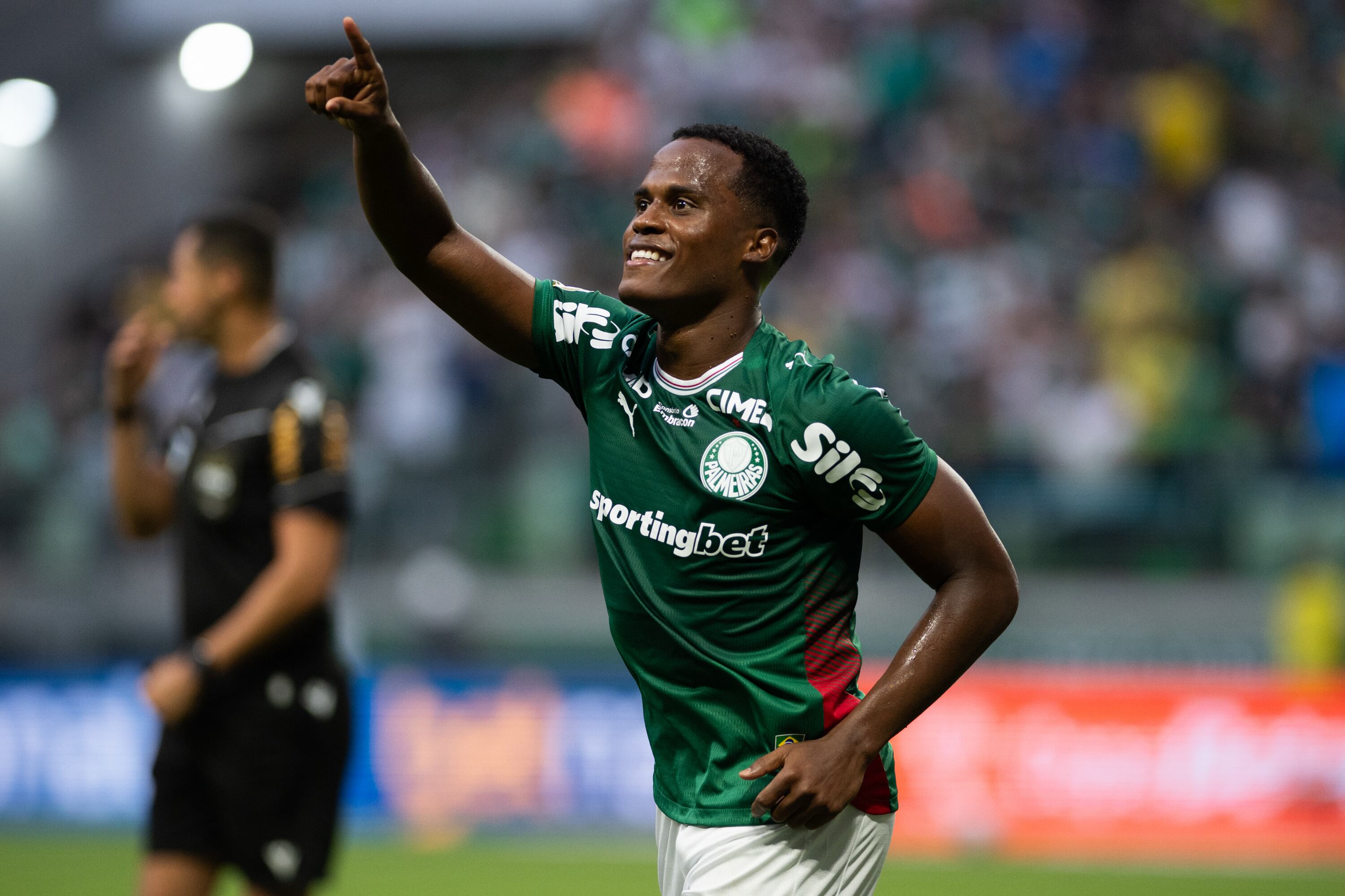 Jhon Arias celebra su gol ante Fortaleza por la Copa de Brasil. (Photo by Riquelve Nata/Sports Press Photo/Getty Images)
