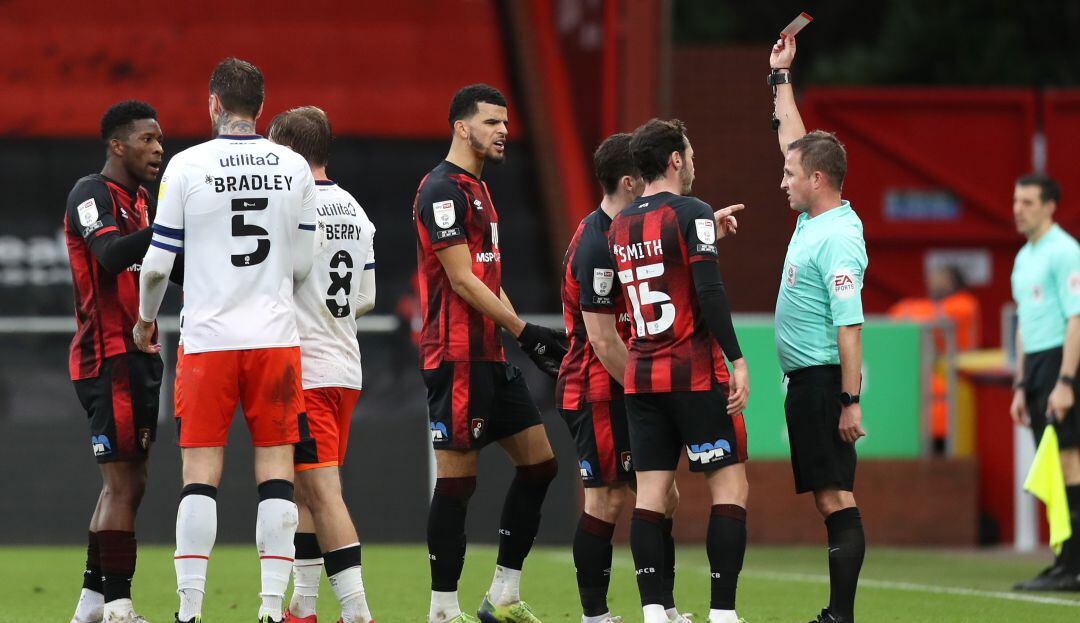 Jefferson Lerma expulsado en el Championship con el AFC Bournemouth.