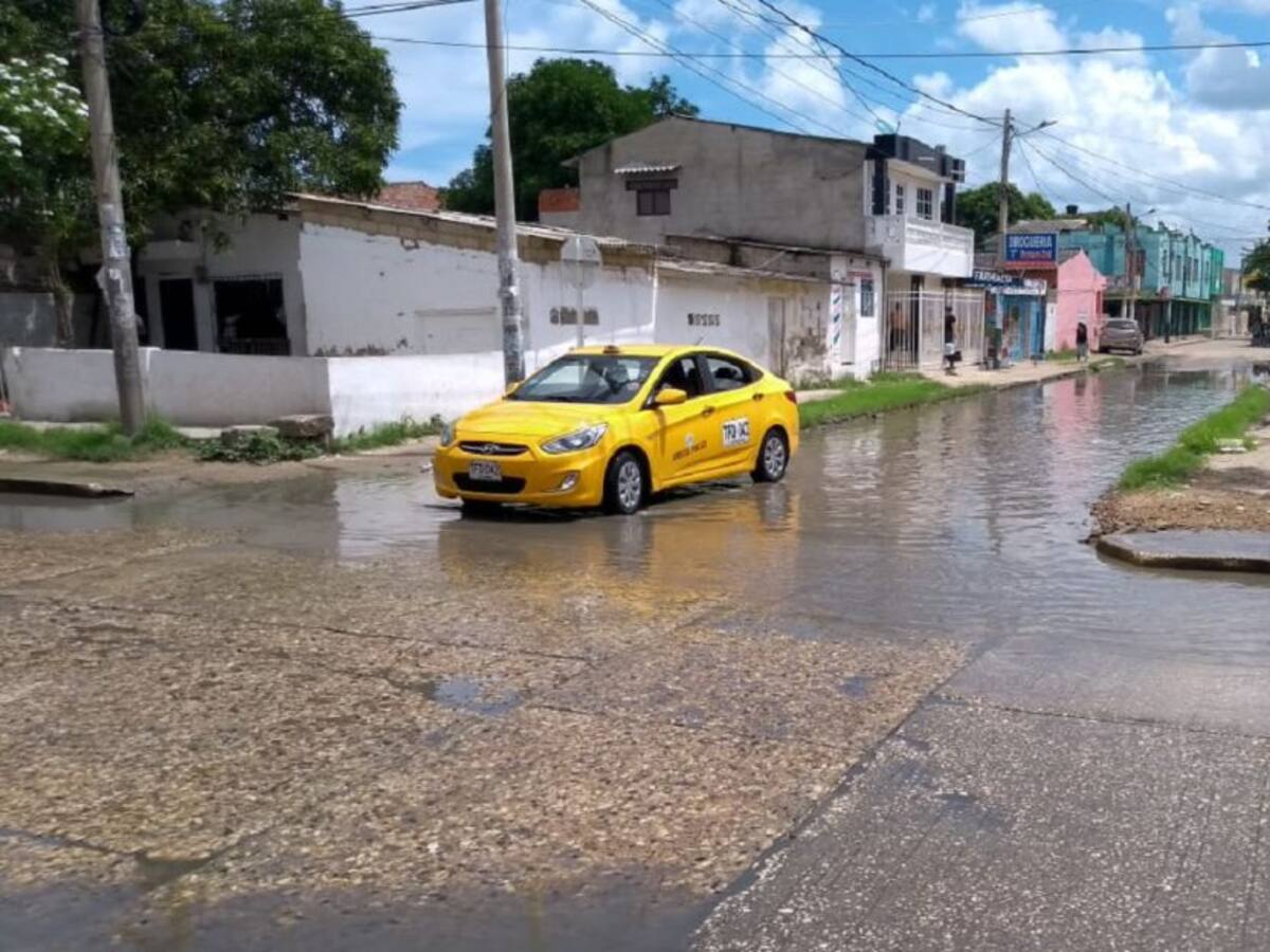 Inundada calle del Cedro en el barrio El Líbano de Cartagena