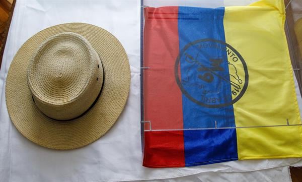 Sombrero de Carlos Pizarro. Foto: EFE.