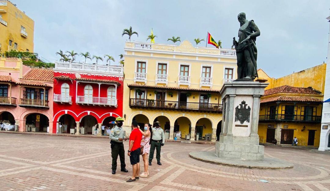 Con charlas de sensibilización, los uniformados buscan generar conciencia sobre cuidar el Patrimonio Cultura y los espacios cívicos