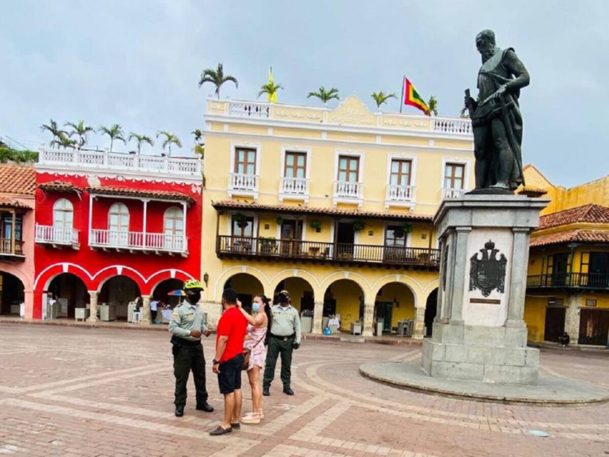Policía rinde homenaje al día de los Monumentos en Cartagena