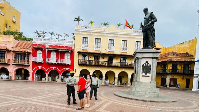 Con charlas de sensibilización, los uniformados buscan generar conciencia sobre cuidar el Patrimonio Cultura y los espacios cívicos