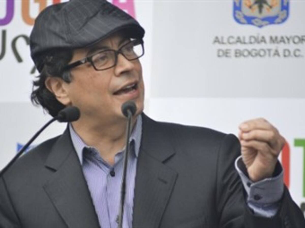 Alcalde Petro anuncia reducción de tarifas para estudiantes en Transmilenio