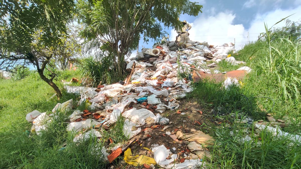 Medellín le dice adiós a zona crítica invadida por basura y escombros en la Comuna 13