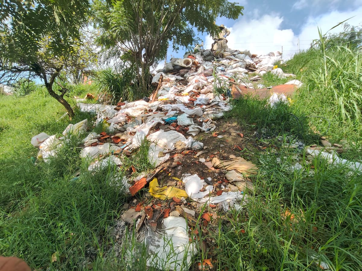 Medellín le dice adiós a zona crítica invadida por basura y escombros en la Comuna 13