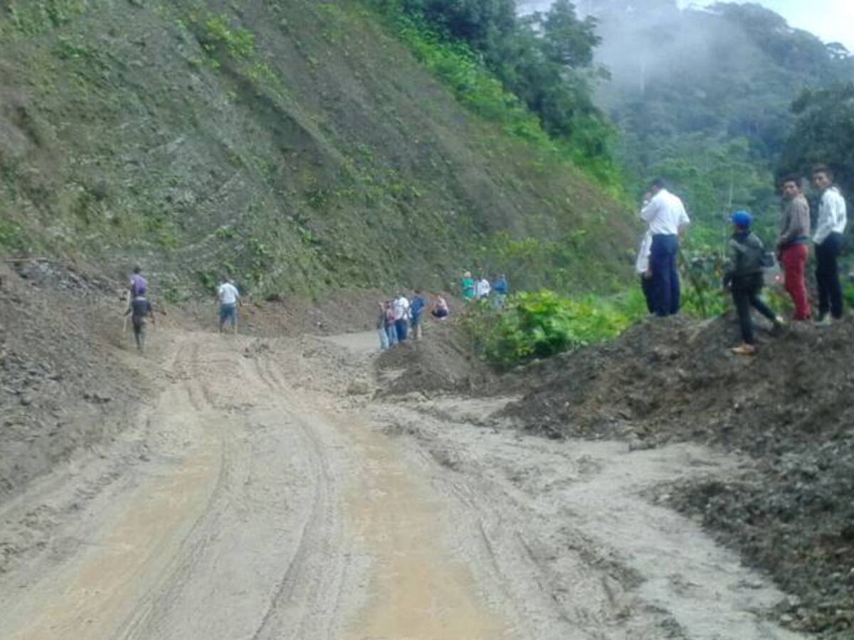 Hay cierre total en la vía que comunica a Risaralda con el Chocó
