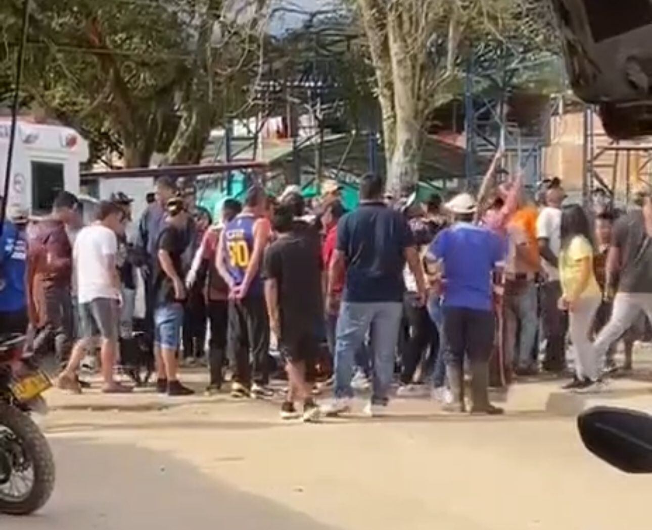 El suceso tuvo lugar cerca a la estación de Policía. Los lesionados fueron remitidos al hospital local. Crédito: Suministrada.