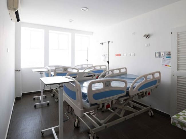 La víctima sería una mujer de 64 años. El centro asistencial anunció que ya se abrió una investigación y el caso está en manos de las autoridades