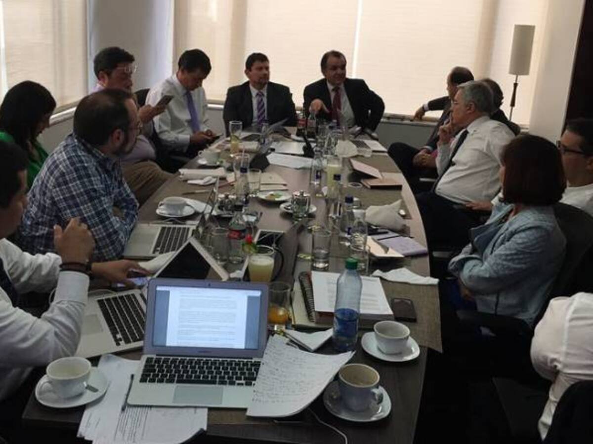 Centro Democrático considera que la propuesta "Gobierno de transición" buscaría ampliar el mandato Santos