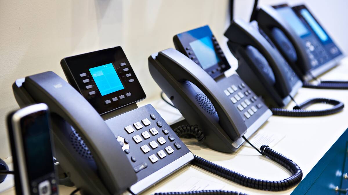 Contraloría abrió auditoría por sobrecostos en la compra de teléfonos en el Distrito