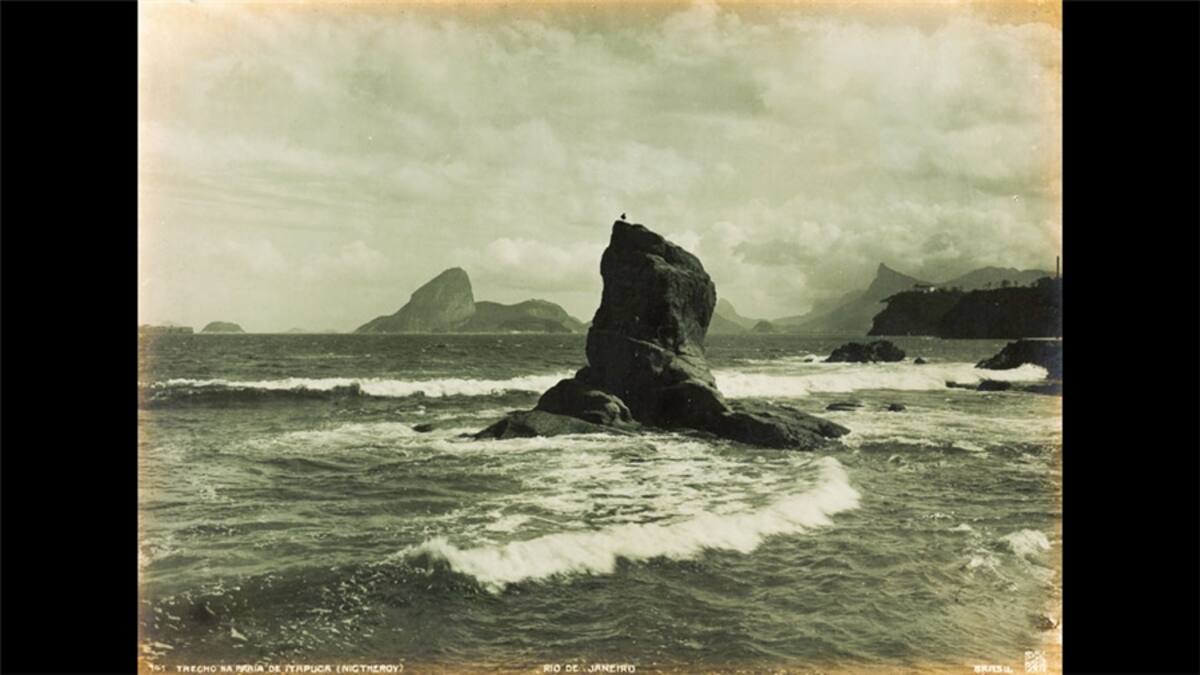 El nombre de la muestra, "Sebastianópolis", evoca la forma en que intelectuales como el poeta Olavo Bilac o el escritor Adelino Magalhães aludían a Río. Algunas fotos muestran cómo la ciudad se expandía al sur, hacia Ipanema y más tarde a Barra de Tijuca.
