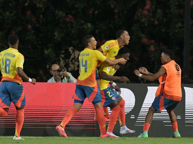 Selección Colombia Sub-20 celebrando gol de Neyser Villareal (#23) (Photo by JUAN BARRETO / AFP) (Photo by JUAN BARRETO/AFP via Getty Images)