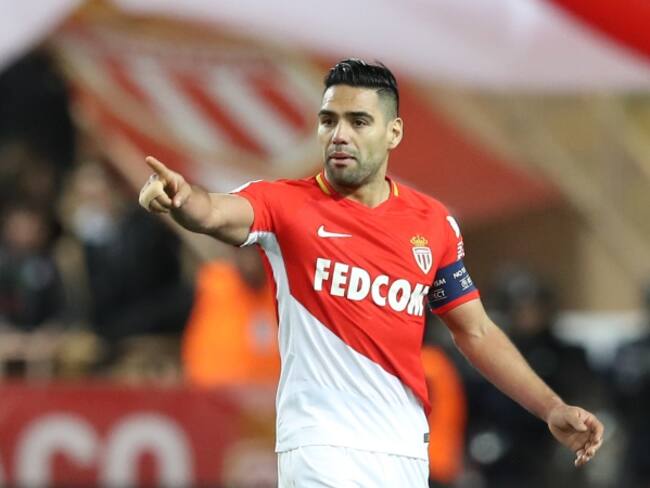 Presidente del Nápoles negó interés por Falcao García