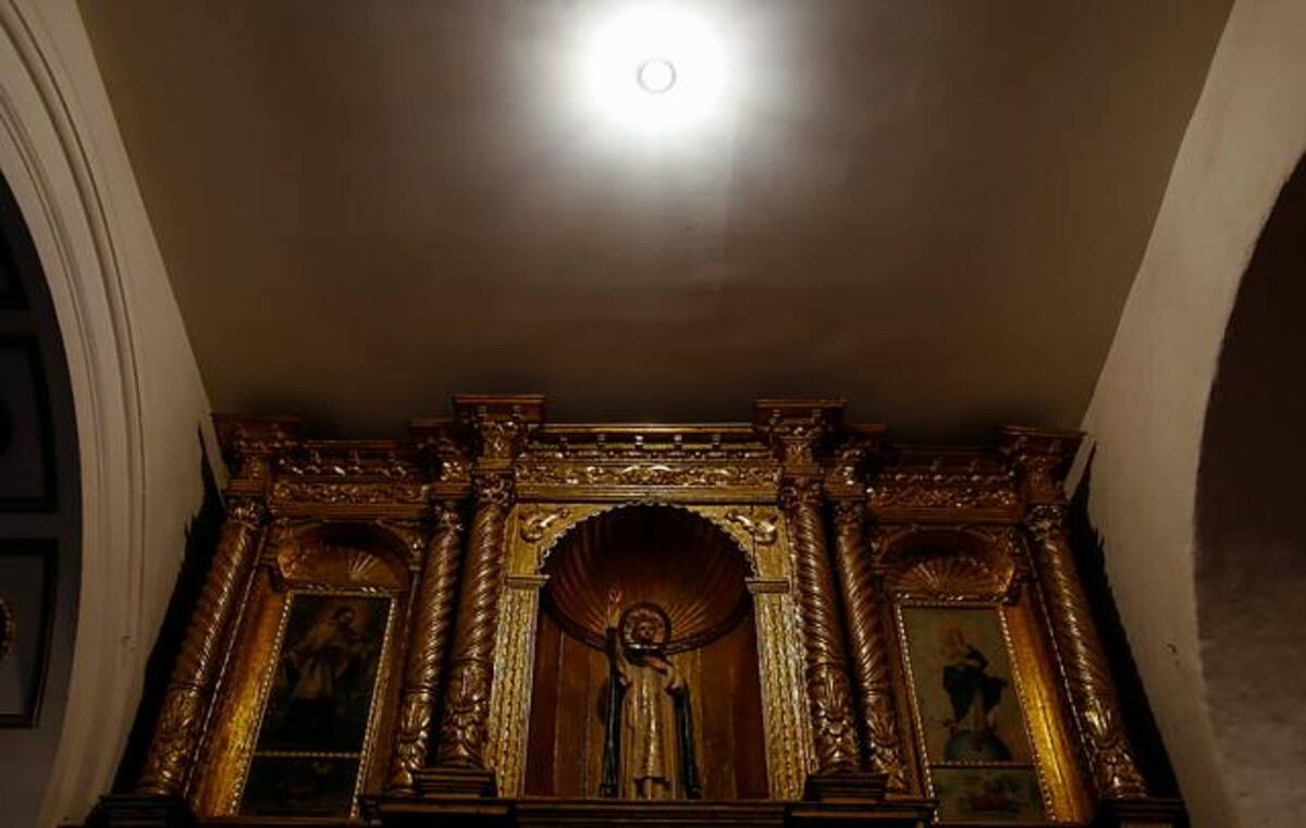 Imágenes de algunas de los principales templos e iglésias cátolicas de Bogotá, donde los fieles se reúnen a conmemorar la pasión de Cristo.