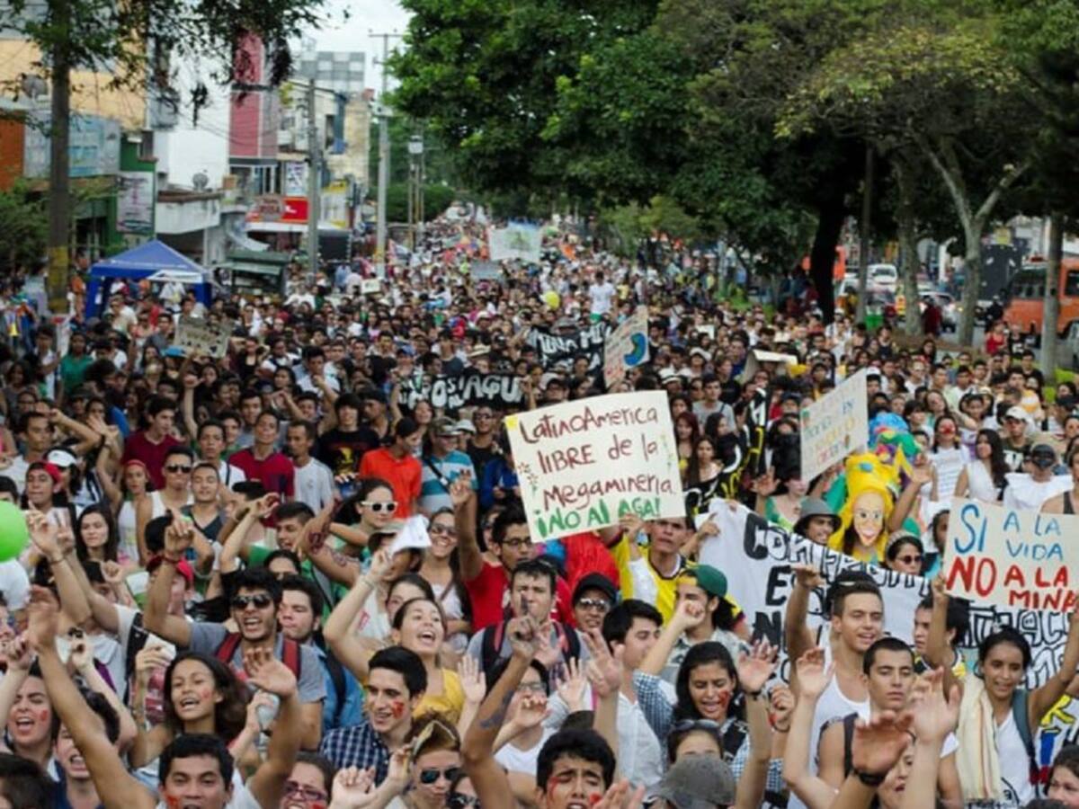 En calma avanzan marchas en Ibagué