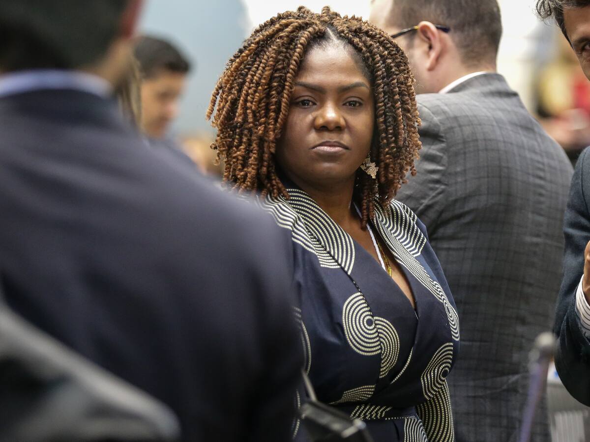 Al Oído | “Este Gobierno practica el racismo”: vicepresidenta denuncia y pretende lavarse las manos