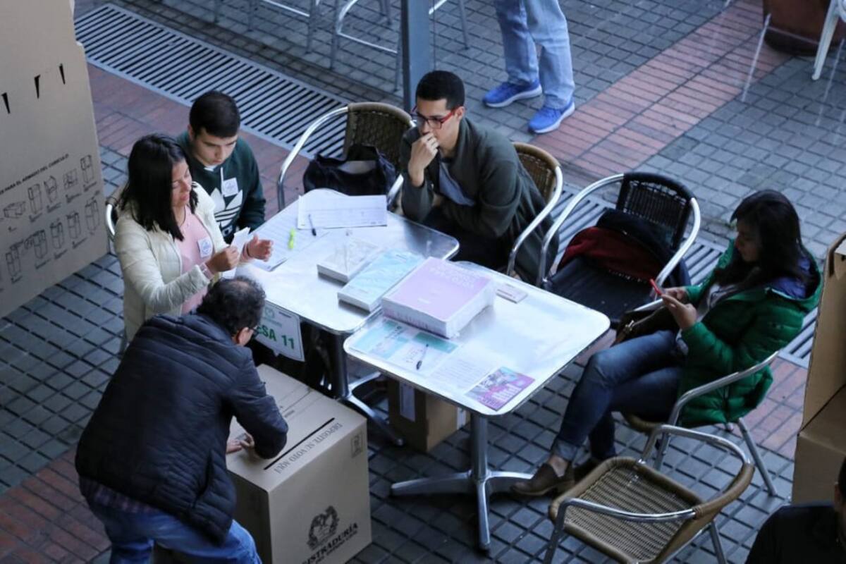 Asimismo, por votar tendrá prioridad en adjudicación de becas educativas, predios rurales y subsidios de vivienda ofrecidos por el Estado.