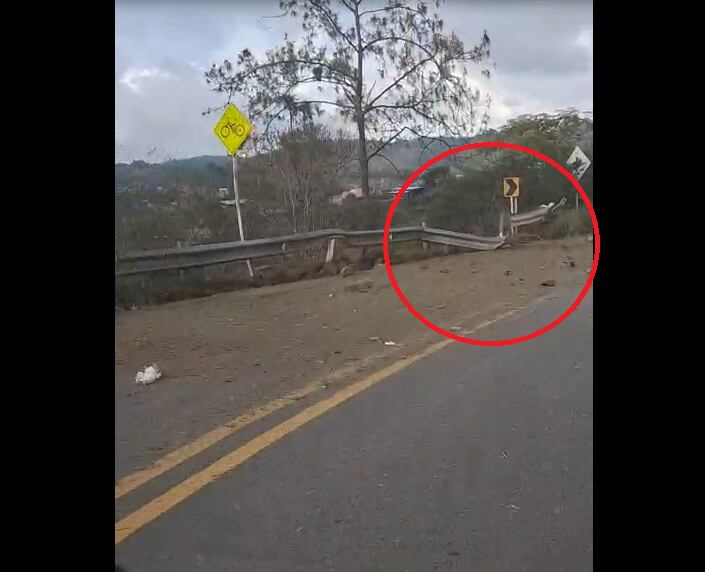 Lugar donde explotó artefacto lanzado por disidencias en Anorí- foto sacado de video cortesía