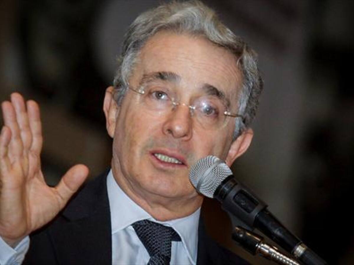 Procuraduría recibió testimonio del senador Álvaro Uribe