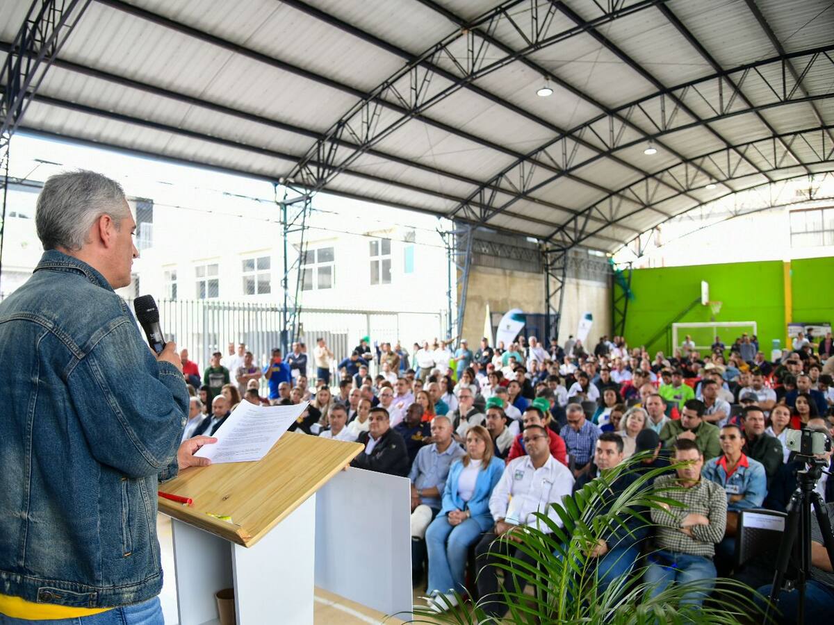 Necesitamos al presidente haciendo o dejando hacer: gobernador de Antioquia