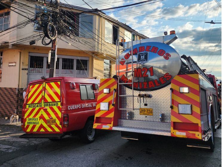 Carrotanques dispuestos para abastecer de agua a Manizales